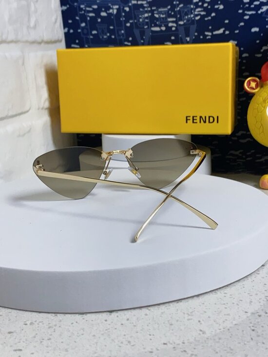 ?️Women\'s Sunglasses FENDI Sunglasses main image 7
